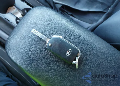 2021 Kia Forte Lxs z USA, uszkodzony, nr VIN 3KPF24AD2ME352667